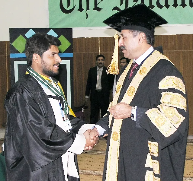 Dr. Aamir Raza Receiving Medal Dr. Aamir Raza was awarded a medal by Lieutenant General (Retd) Khalid Maqbool, the former Governor of Punjab.